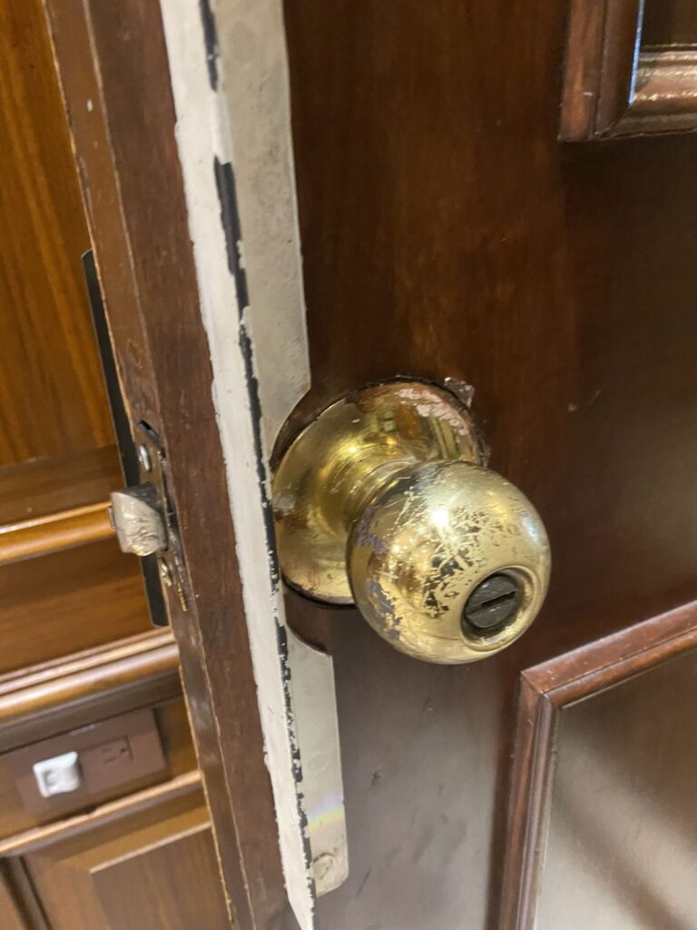 Lock-Repair--East-59th-&-Fifth-Ave-midtown-manhattan-A