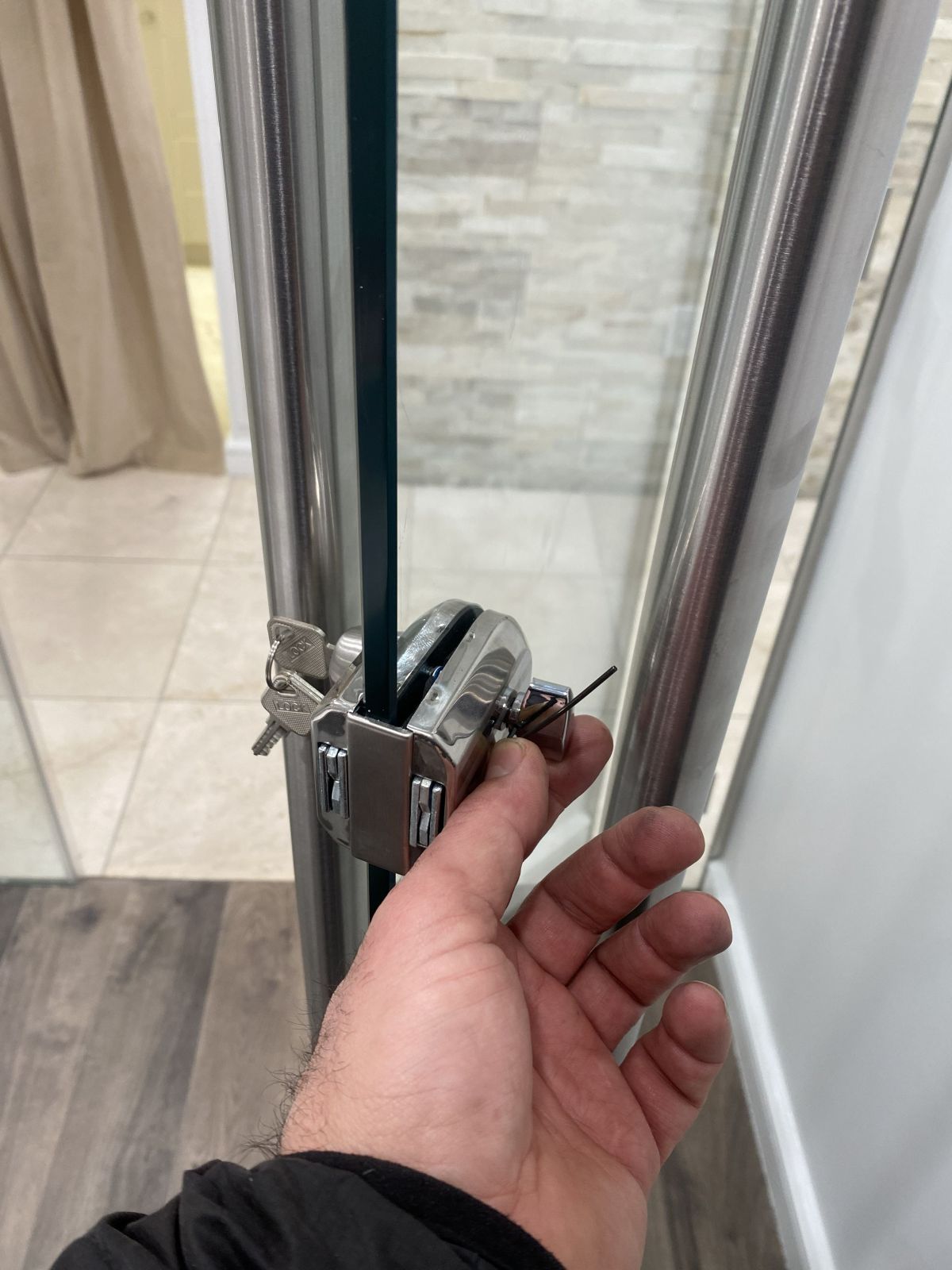 Midtown Glass Door Not Closing Properly east 48th and madison ave B
