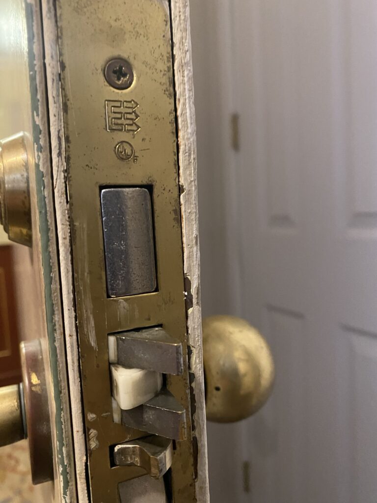 Midtown Manhattan Lock Service Stiff Mortise on West 45th st and madison ave