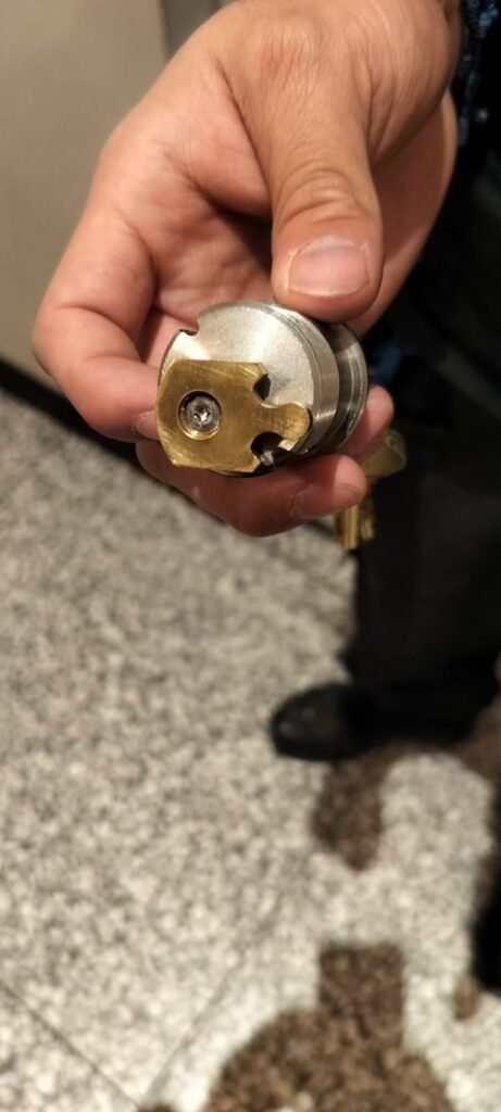 Office Lock Repair Near West 59th street and seventh ave Key Turning Rough midtown manhattan B