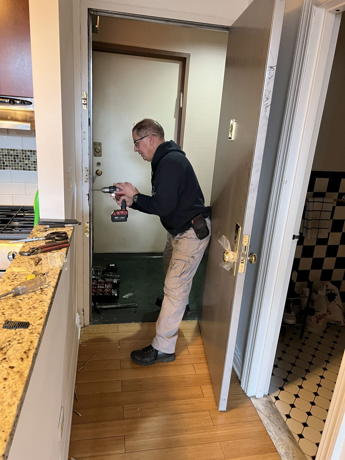 Quick Apartment Lockout east 49th Street and park ave A
