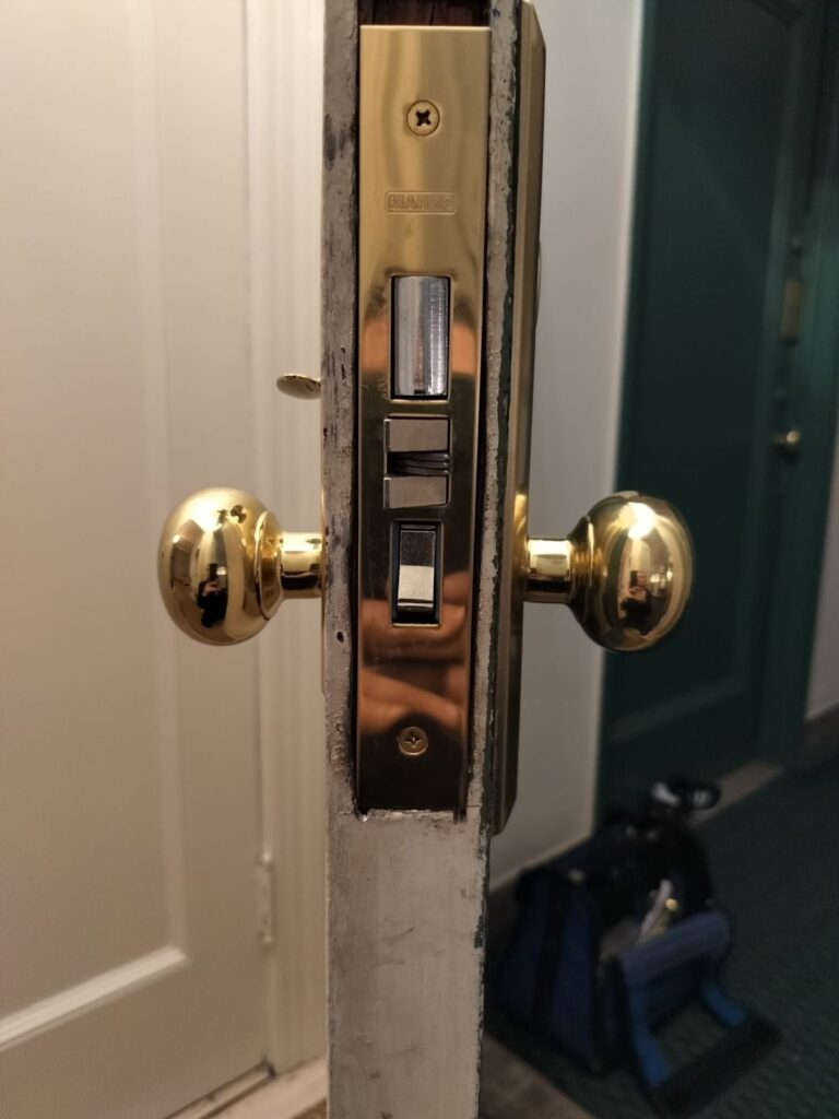 Emergency lockout midtown west a2z locksmith and door a