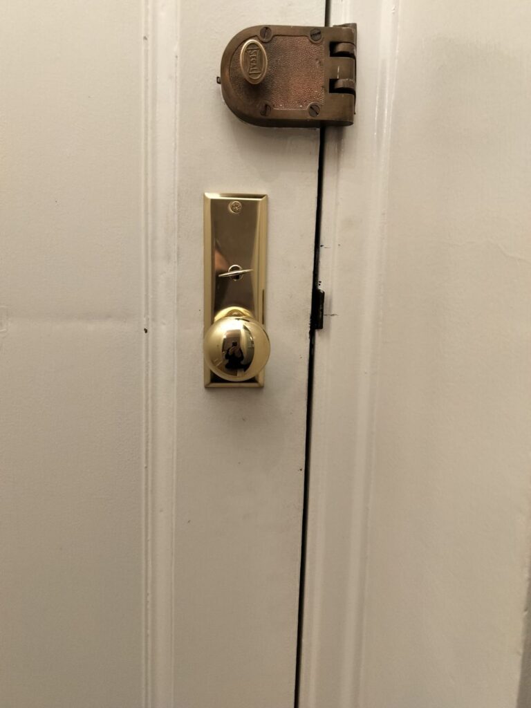 Emergency lockout midtown west a2z locksmith and door b